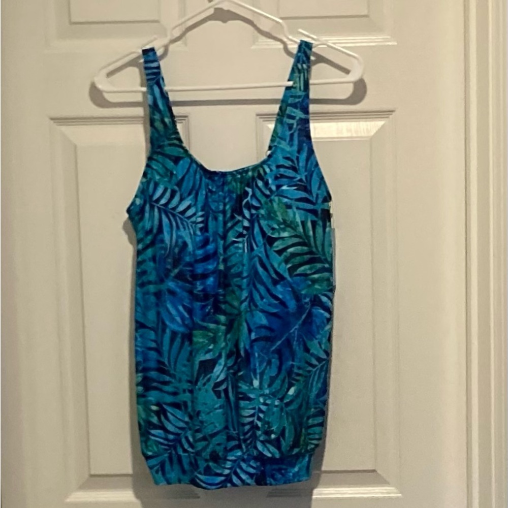 Brand new never worn, 2 piece tankini bathing suit-size Medium.